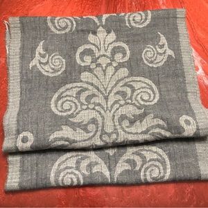 Dents scarf gray color‎
